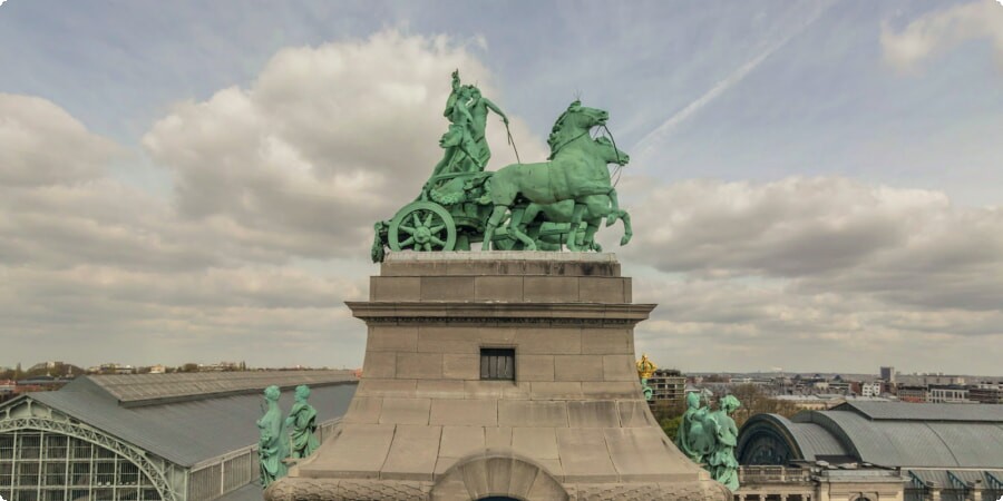 Explorando o Parc du Cinquantenaire: uma viagem pelo icônico parque de Bruxelas