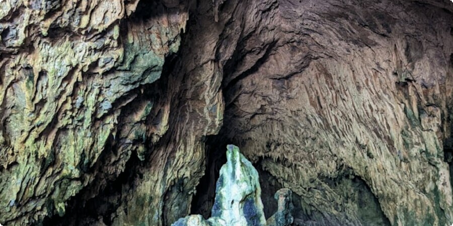 Podróż w głąb: odkrywanie ukrytych cudów jaskini Skotino
